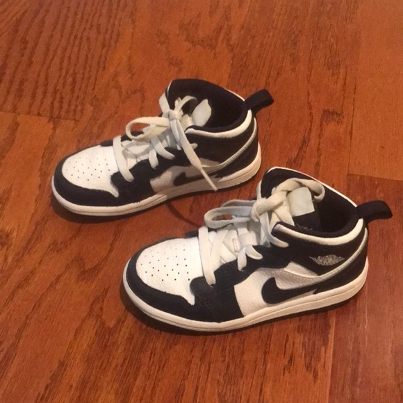 AIR JORDAN 1 MID - Picture 4 of 6